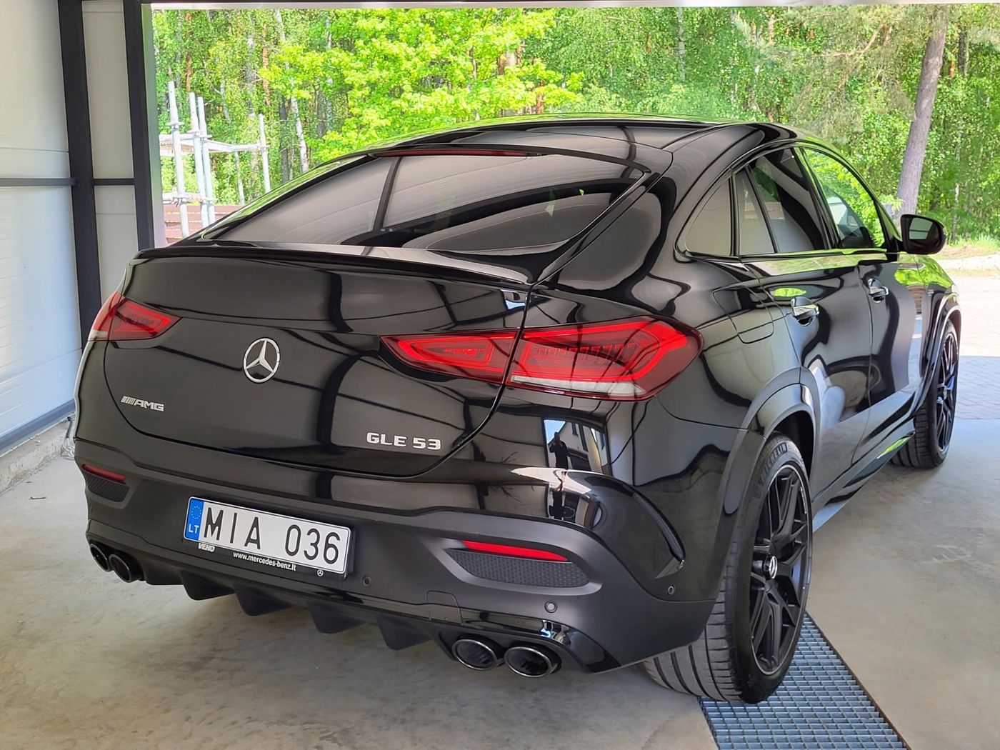 Mercedes-AMG GLE 53 po detalaus plovimo