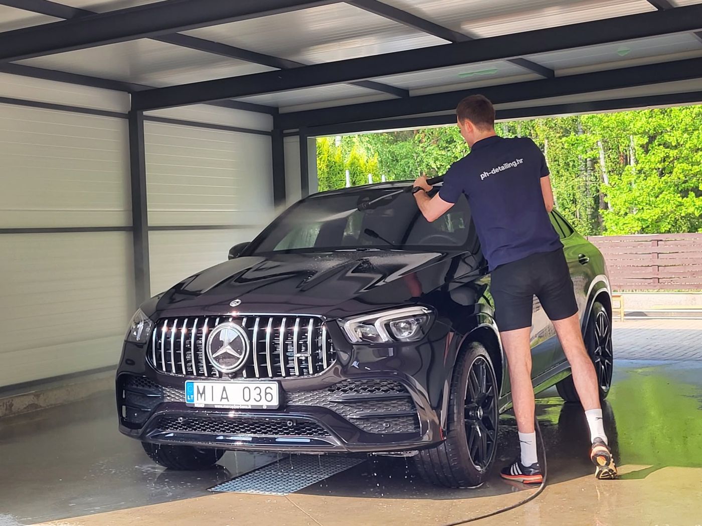 Rankinis Mercedes-AMG plovimas